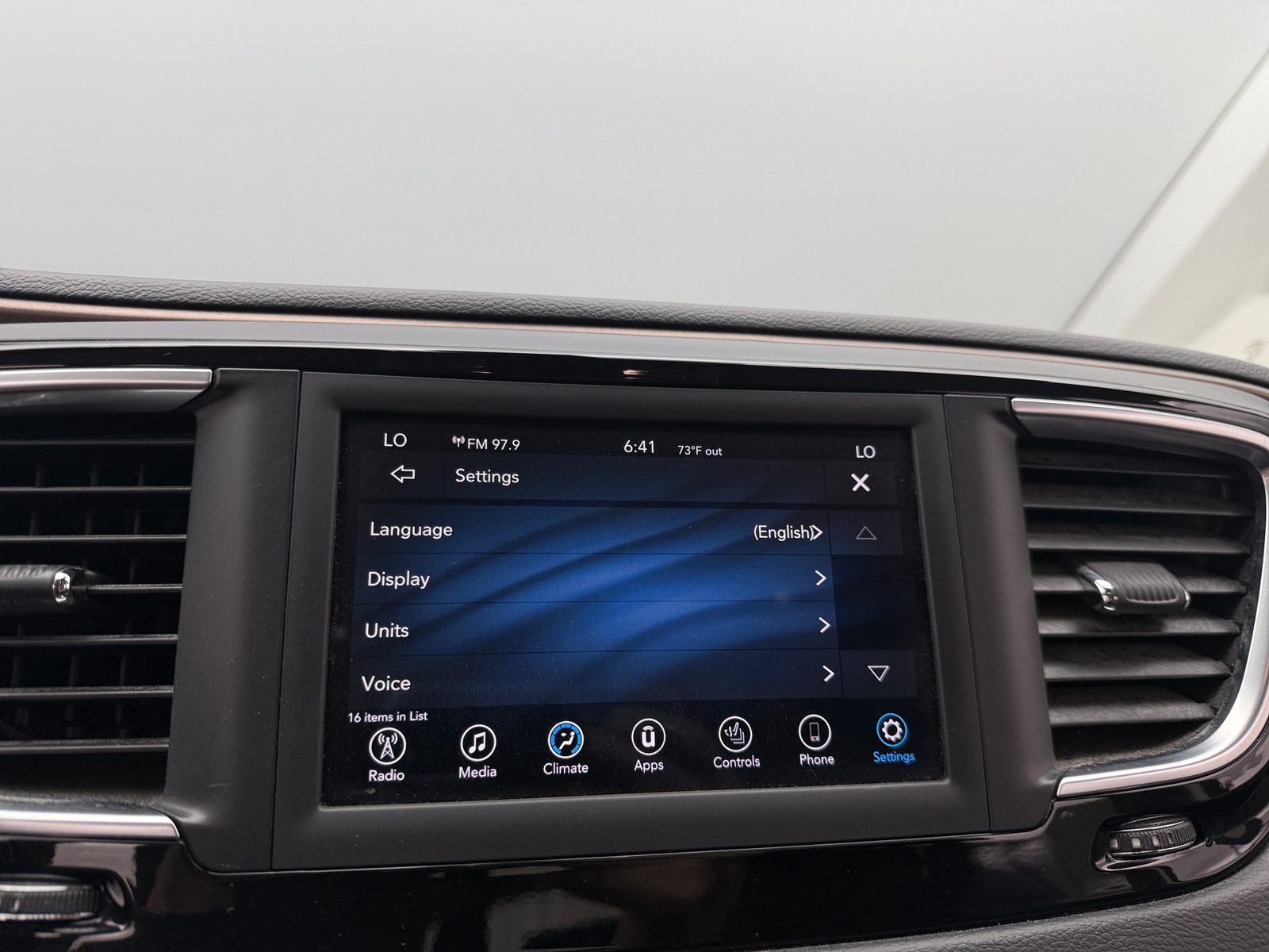Thumbnail: 2019 Chrysler Pacifica - 3