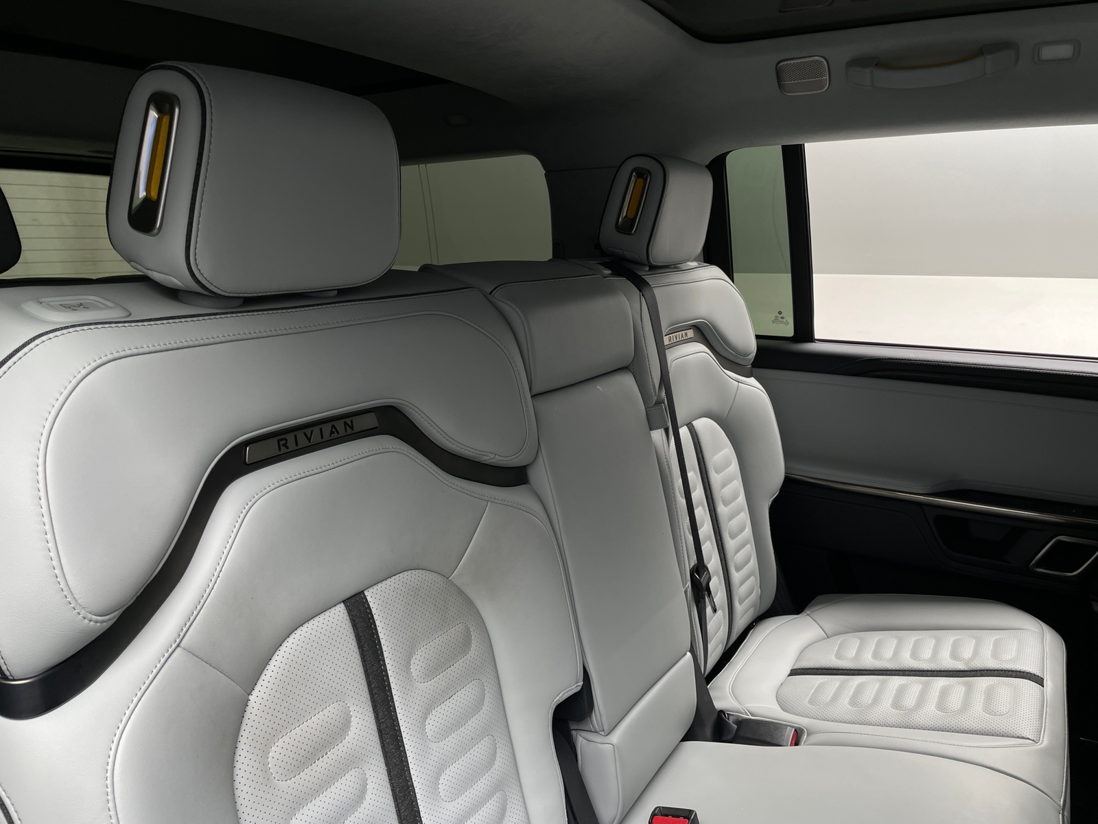 Thumbnail: 2023 Rivian R1S - 5