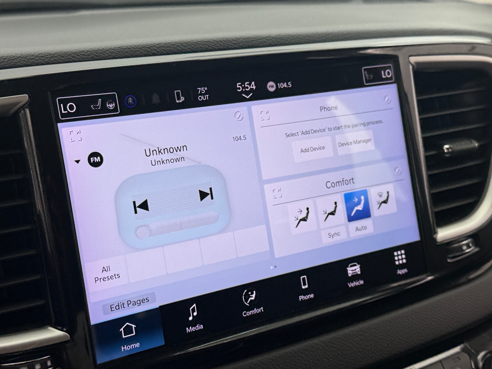 Thumbnail: 2024 Chrysler Pacifica - 3