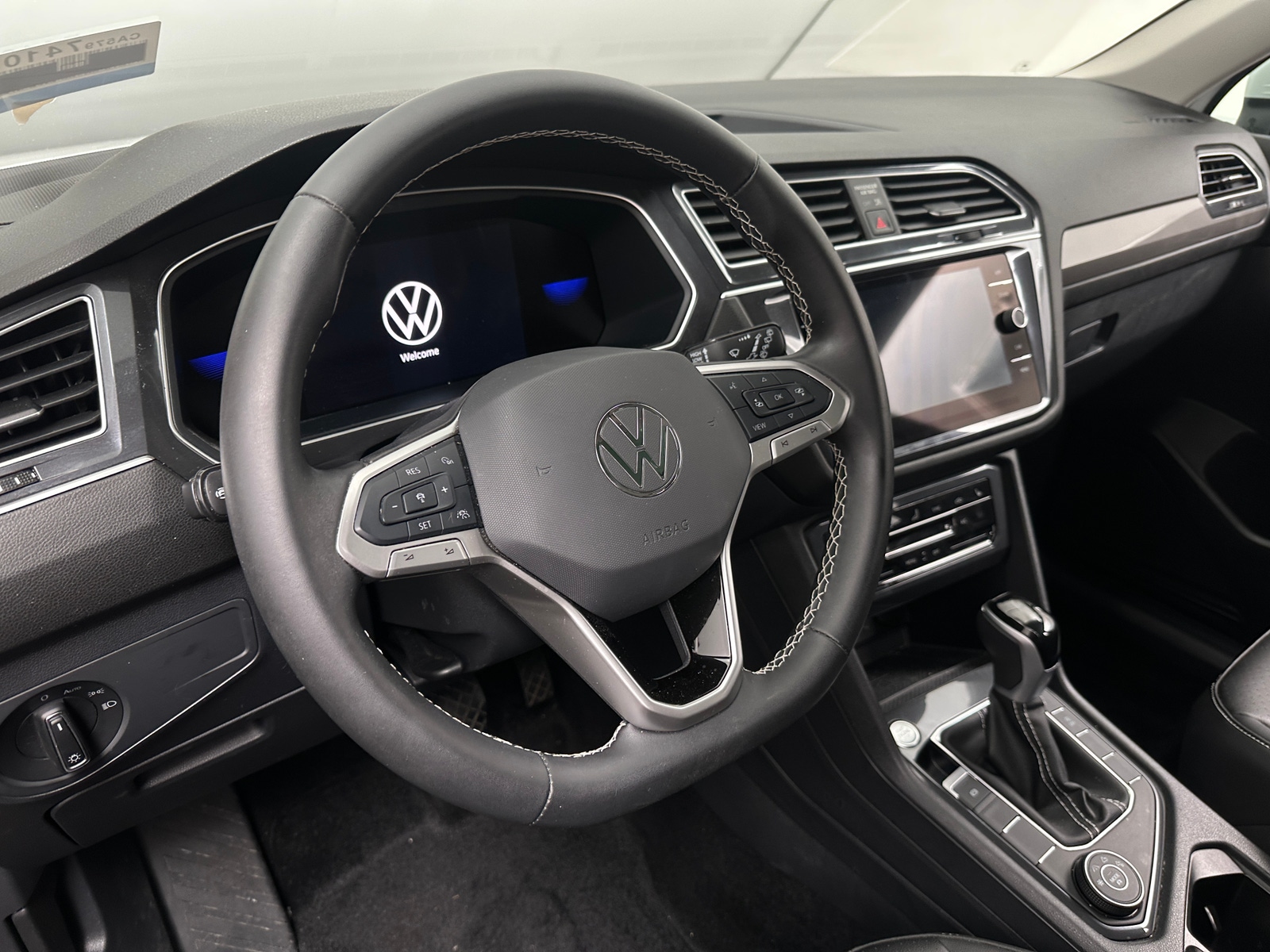 Thumbnail: 2024 Volkswagen Tiguan - 4