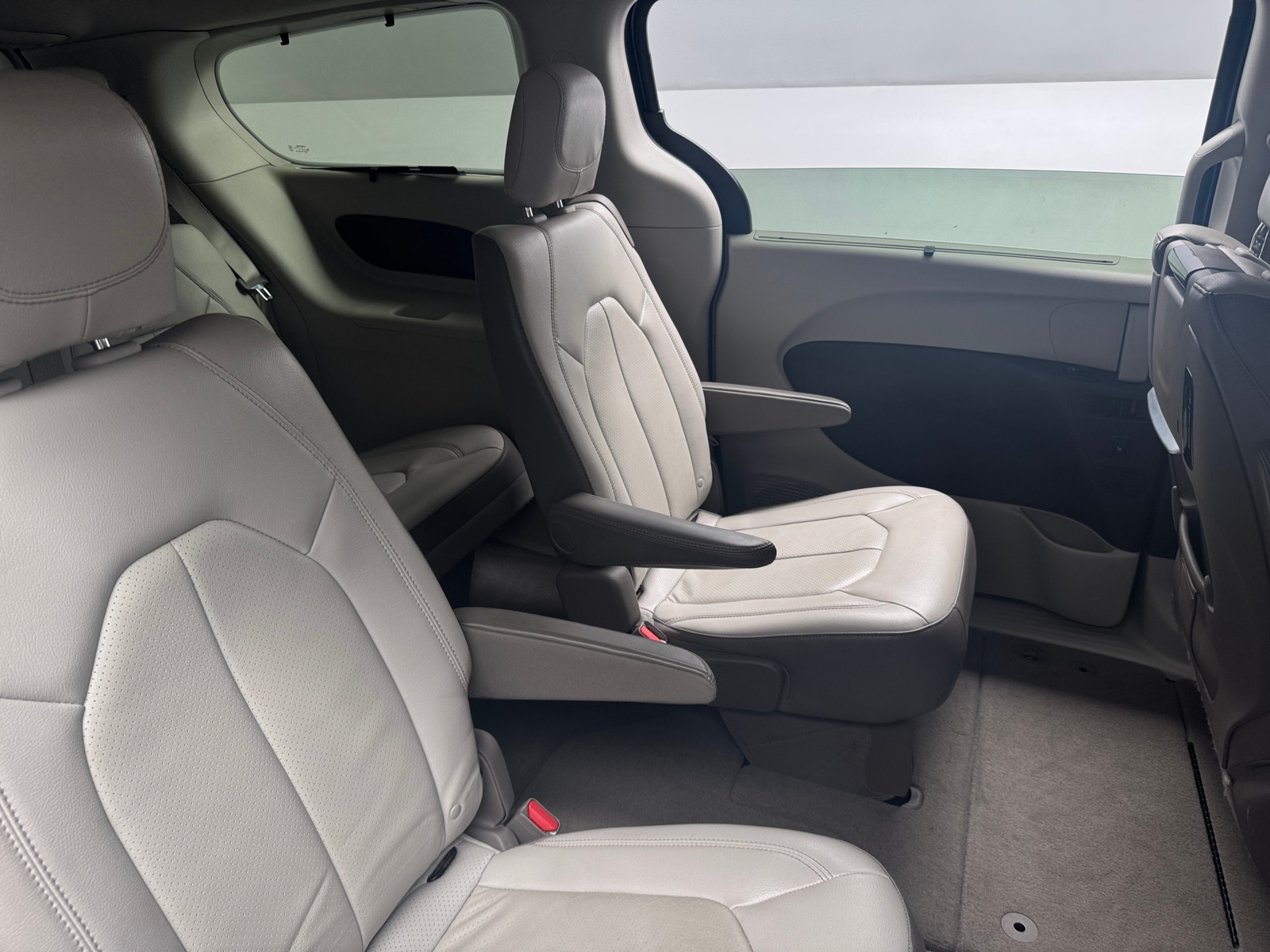 Thumbnail: 2019 Chrysler Pacifica - 5