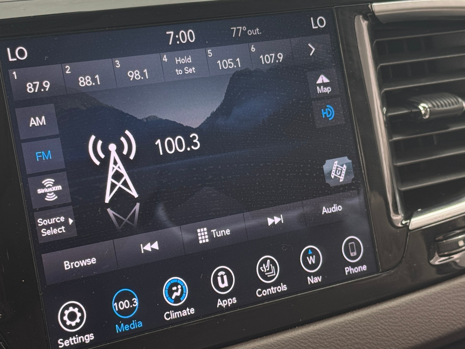 Thumbnail: 2019 Chrysler Pacifica - 3