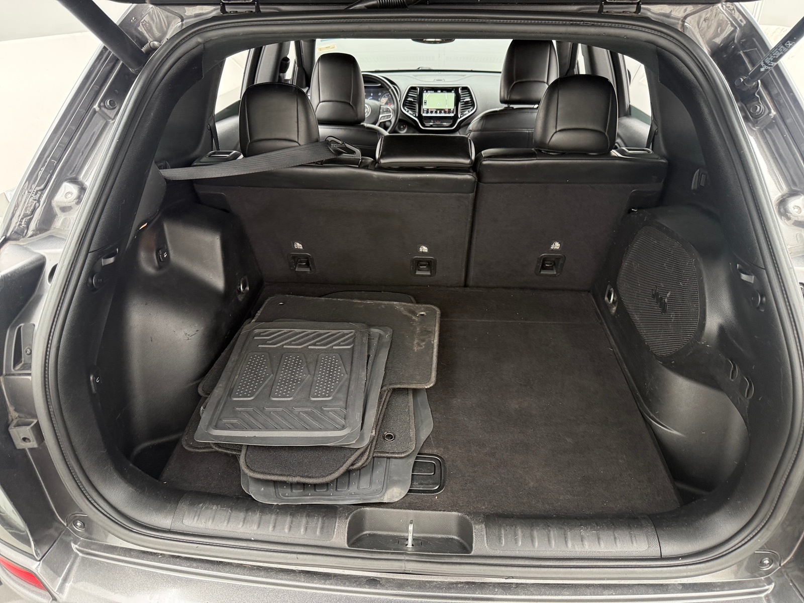 Thumbnail: 2019 Jeep Cherokee - 6