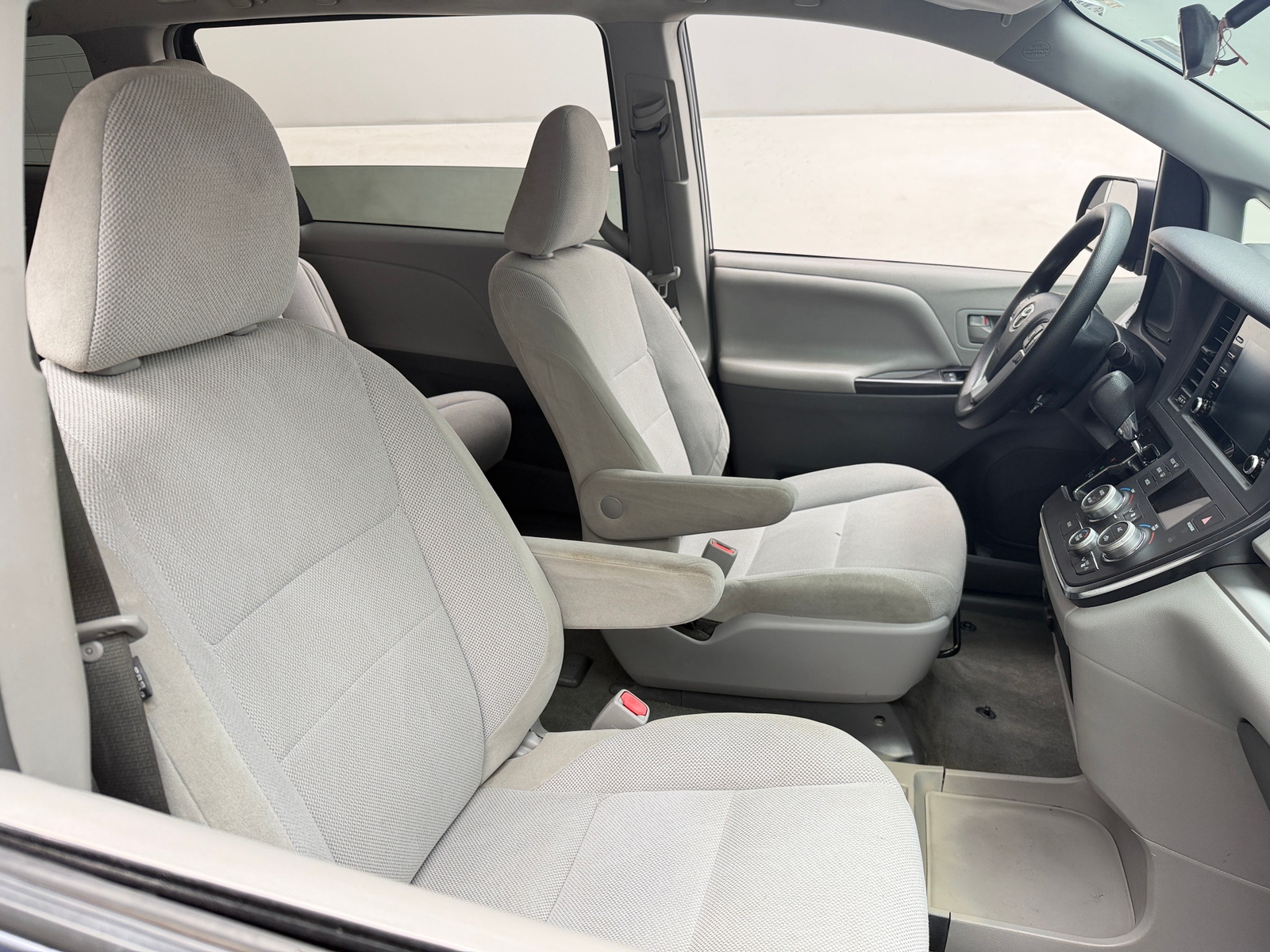 Thumbnail: 2018 Toyota Sienna - 2