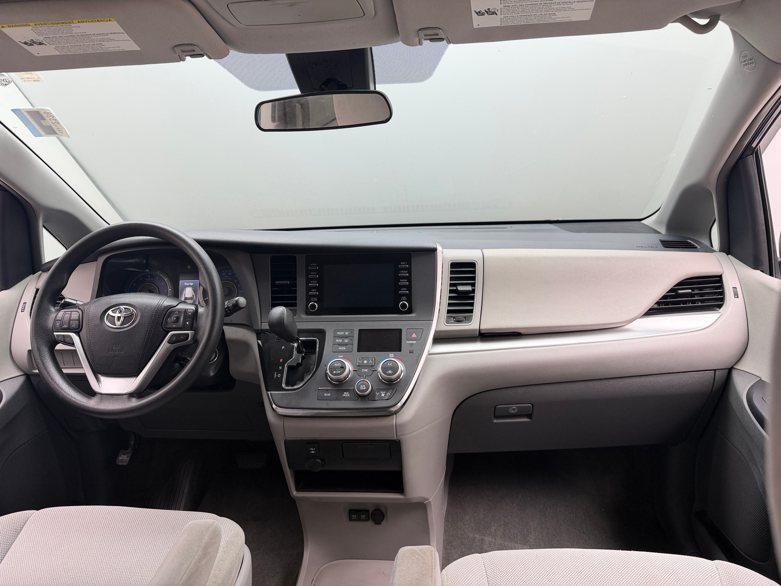 Thumbnail: 2018 Toyota Sienna - 3
