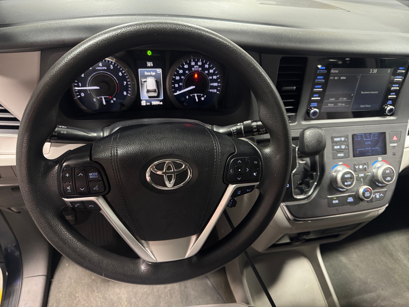 Thumbnail: 2018 Toyota Sienna - 5