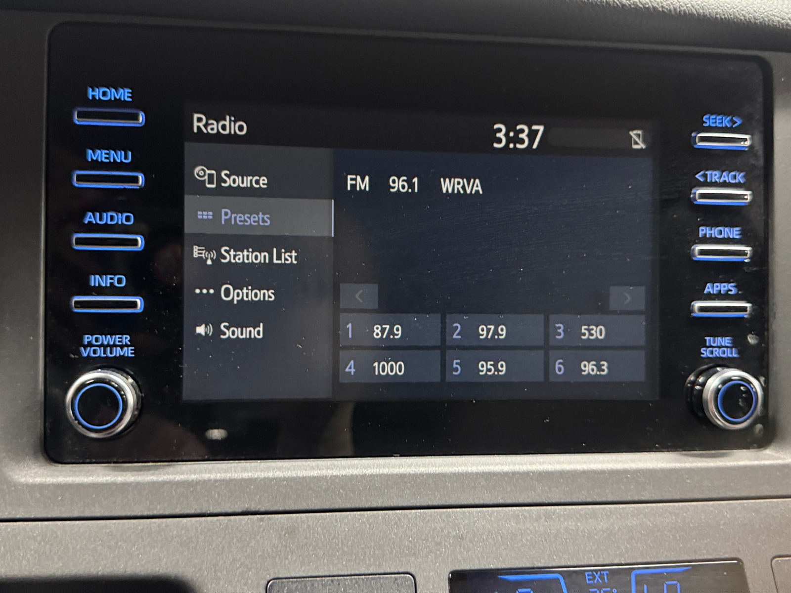 Thumbnail: 2018 Toyota Sienna - 4