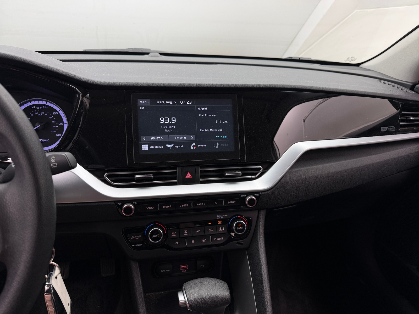 Thumbnail: 2020 Kia Niro - 4