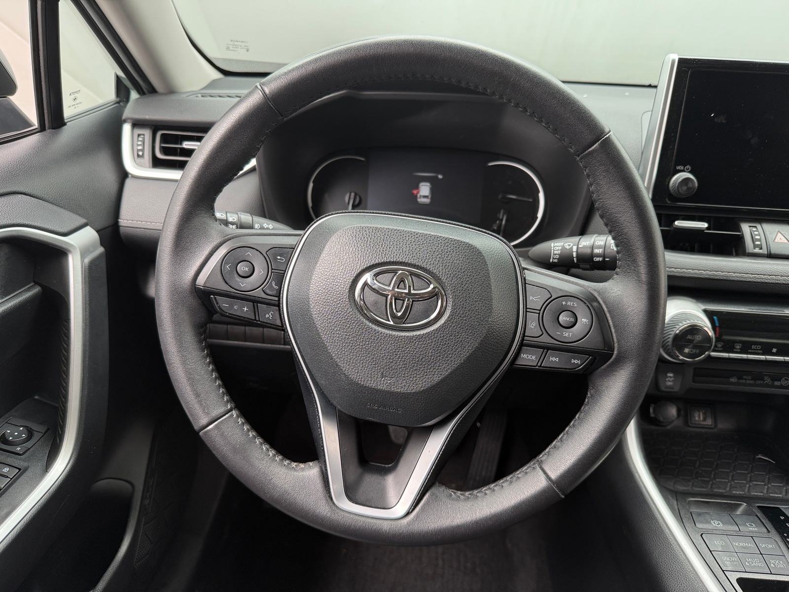 Thumbnail: 2023 Toyota RAV4 - 4