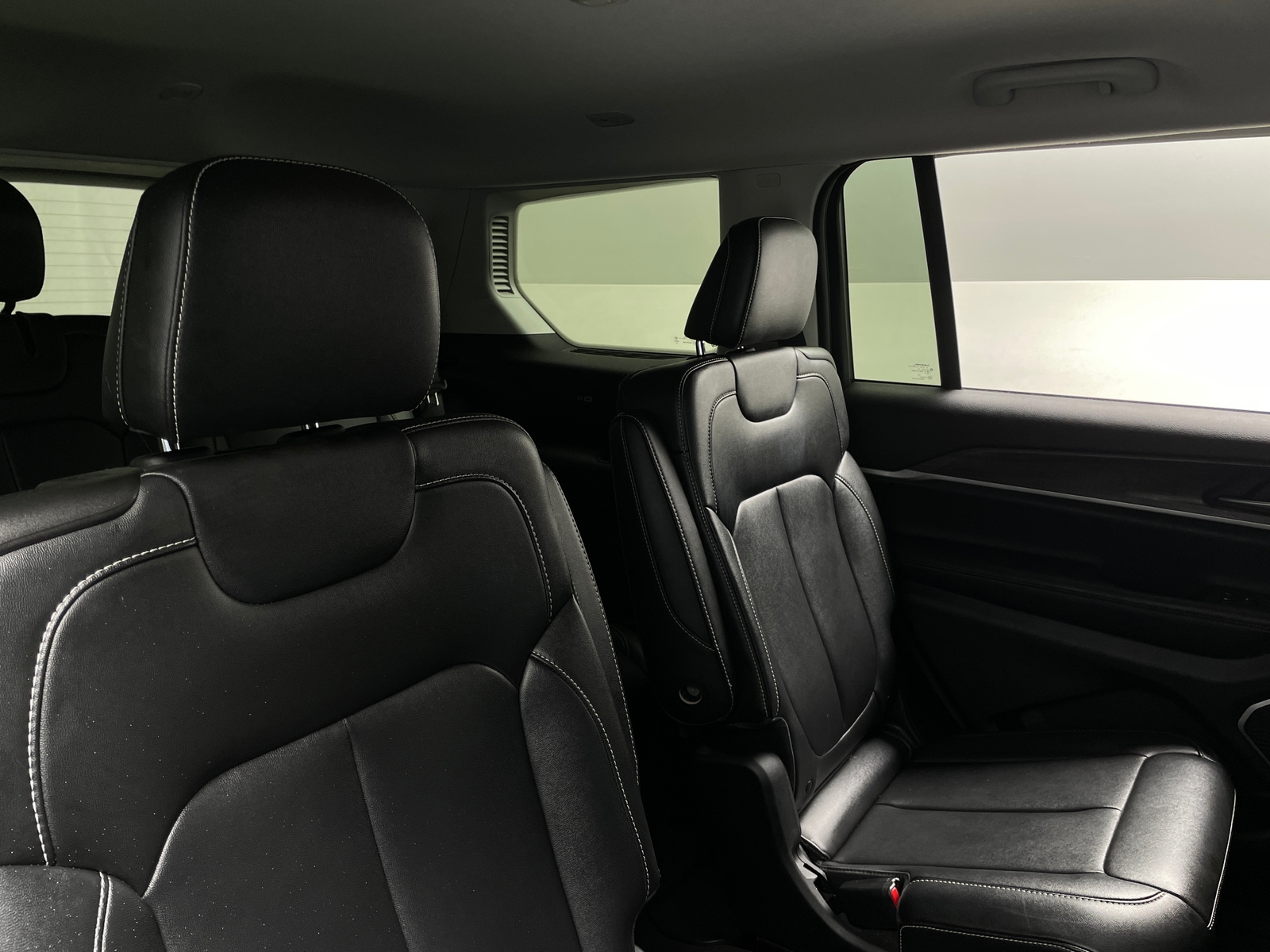 Thumbnail: 2023 Jeep Grand Cherokee L - 5