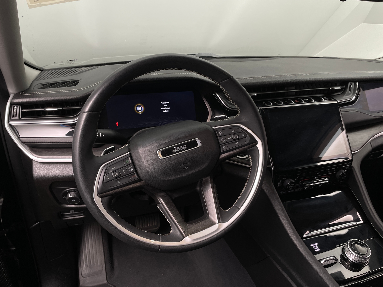 Thumbnail: 2023 Jeep Grand Cherokee L - 4