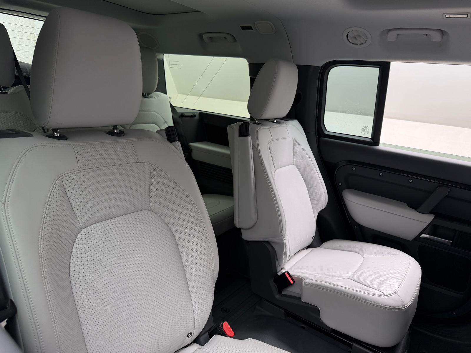 Thumbnail: 2025 Land Rover Defender - 5