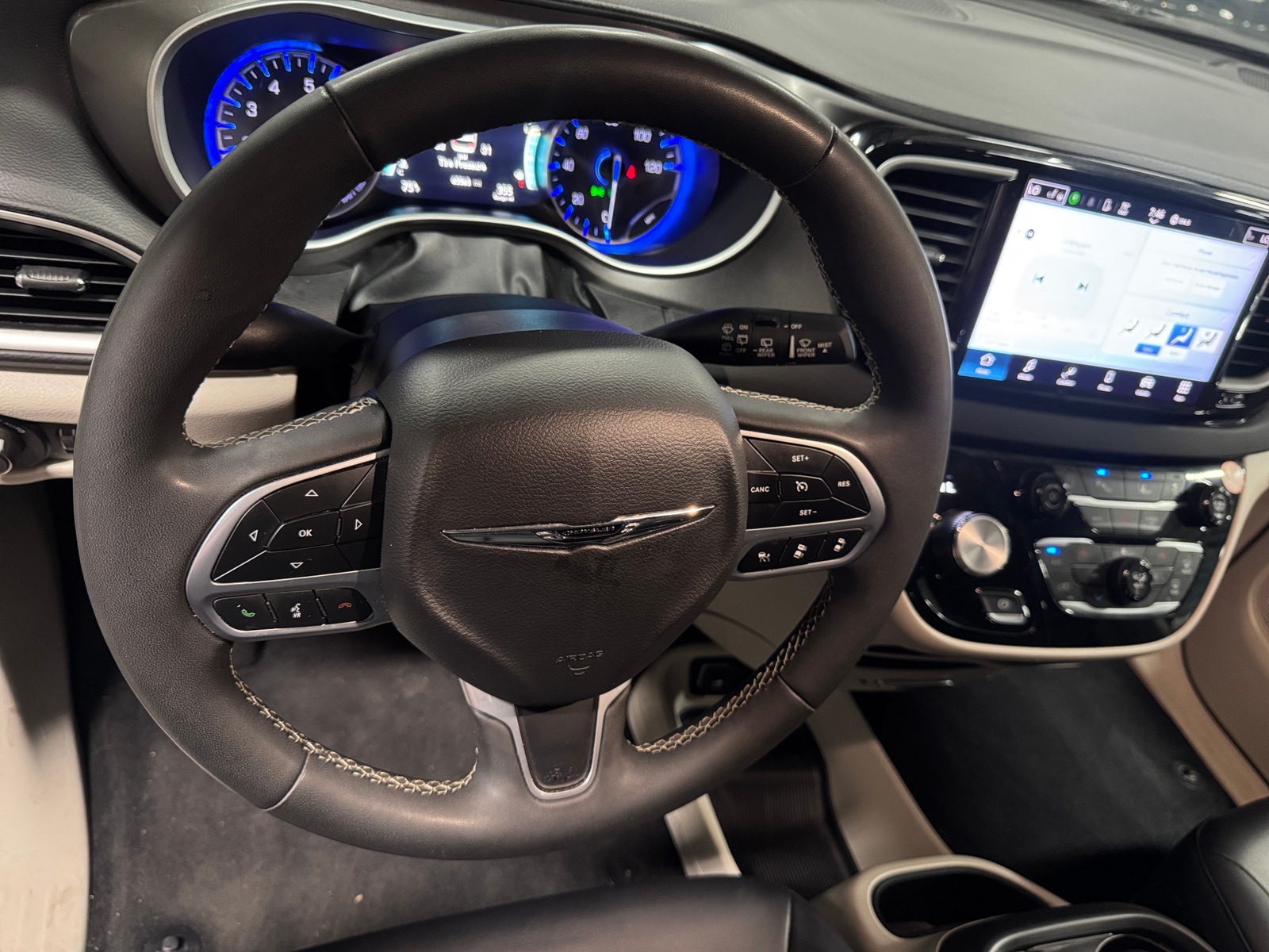 Thumbnail: 2024 Chrysler Pacifica - 4