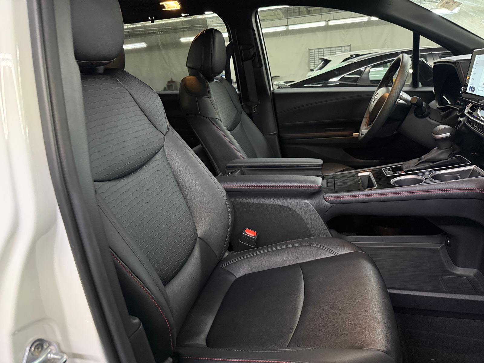 Thumbnail: 2025 Toyota Sienna - 2