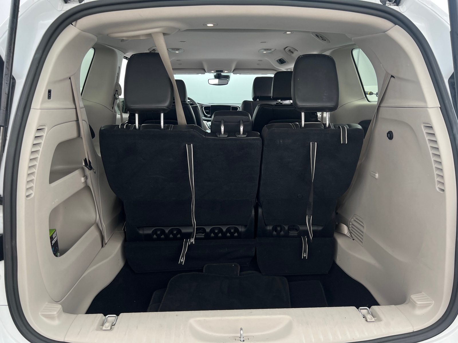 Thumbnail: 2023 Chrysler Pacifica - 6