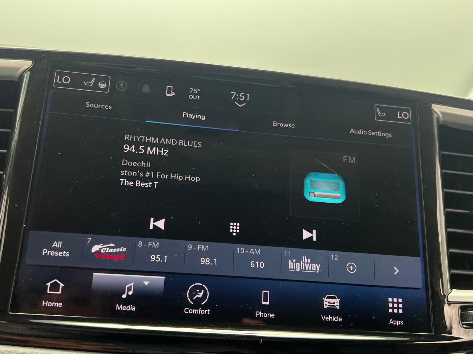Thumbnail: 2023 Chrysler Pacifica - 3