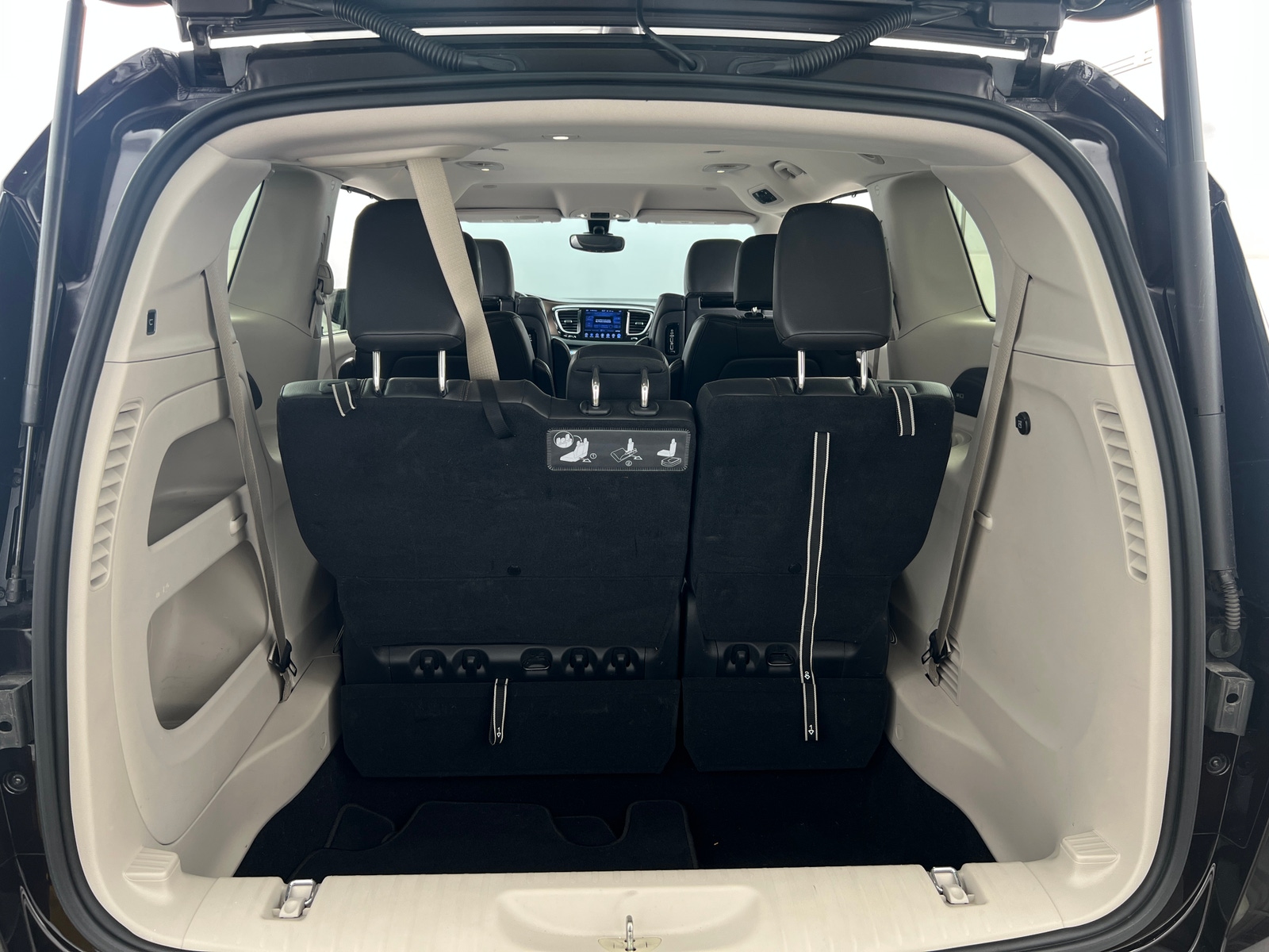 Thumbnail: 2017 Chrysler Pacifica - 6