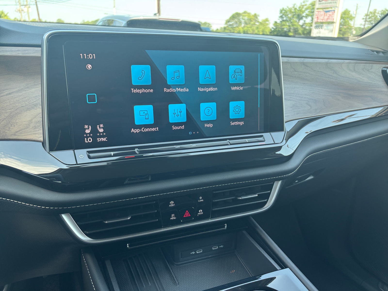 Thumbnail: 2026 Volkswagen Atlas - 3