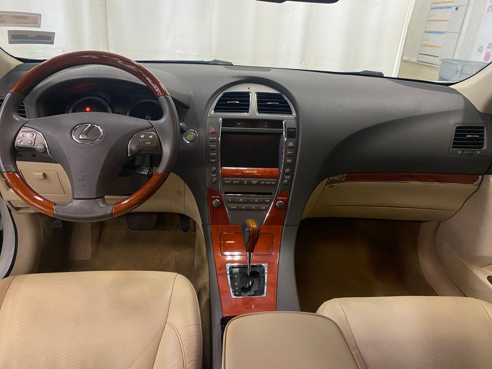 Thumbnail: 2011 Lexus ES - 2
