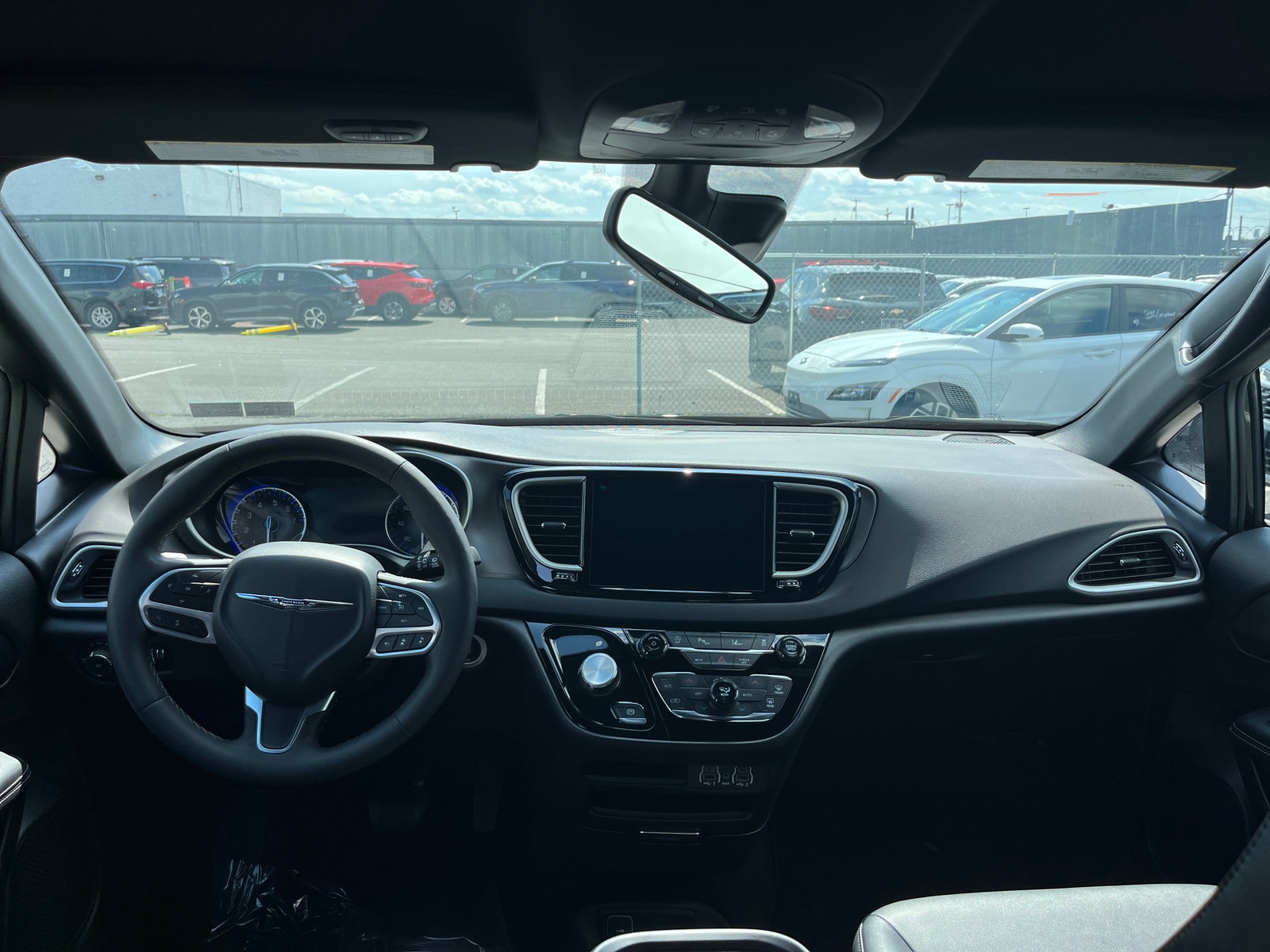 Thumbnail: 2025 Chrysler Pacifica - 3
