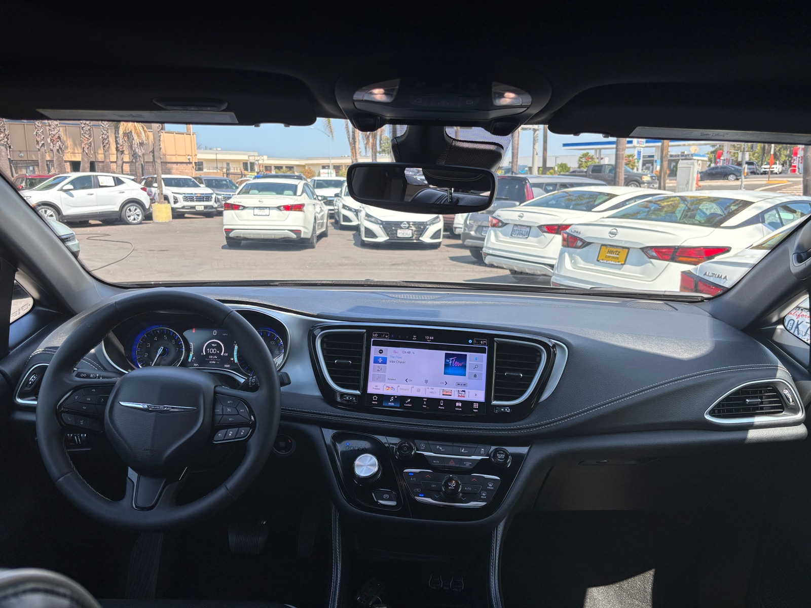 Thumbnail: 2025 Chrysler Pacifica - 3