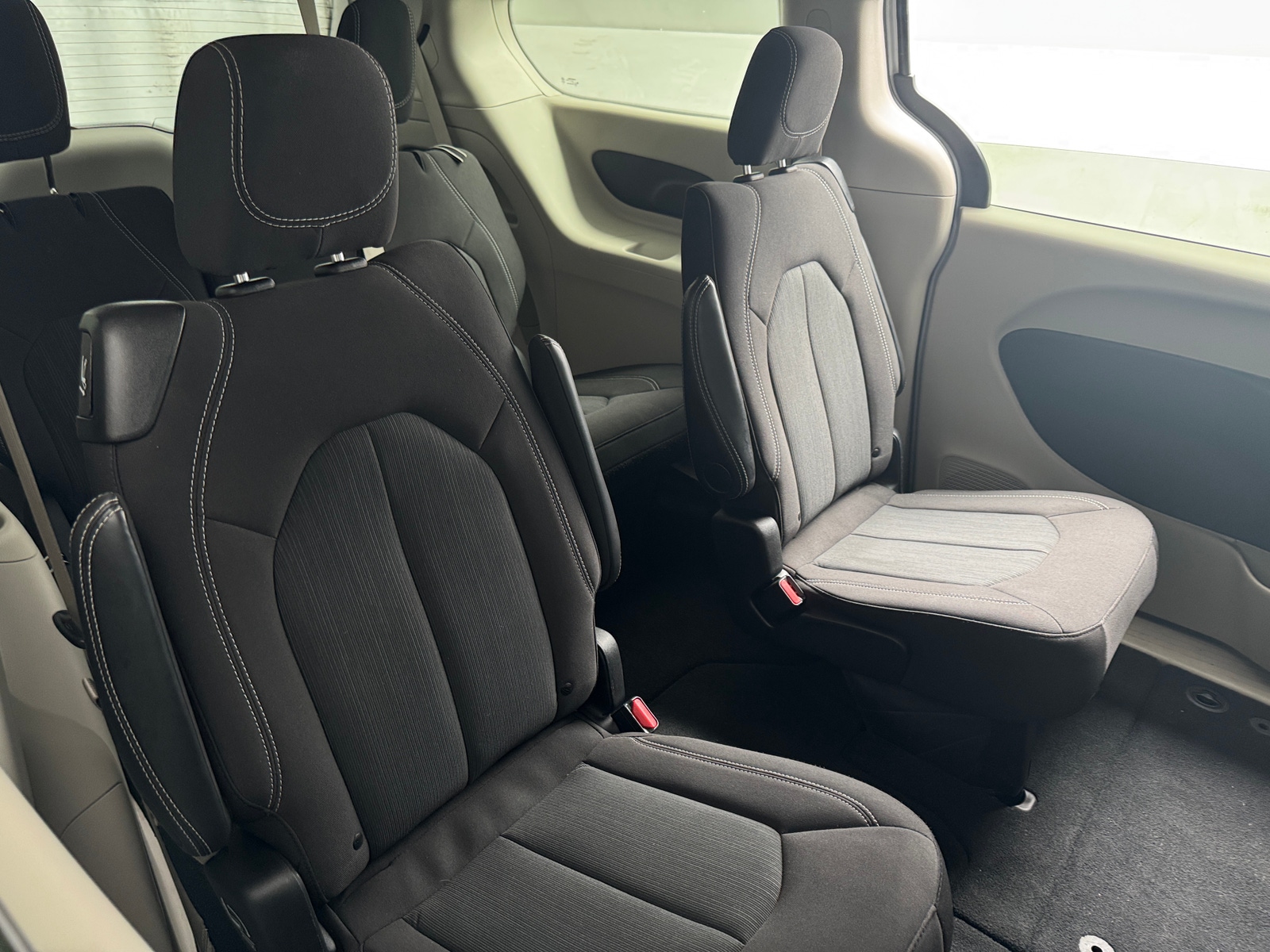 Thumbnail: 2024 Chrysler Voyager - 6