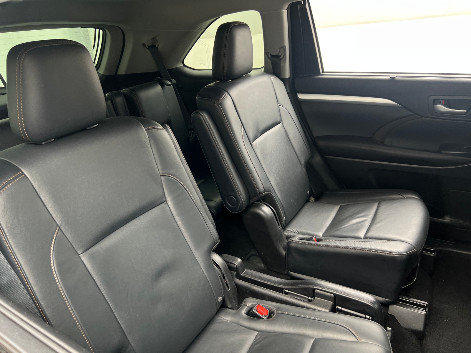 Thumbnail: 2016 Toyota Highlander - 5