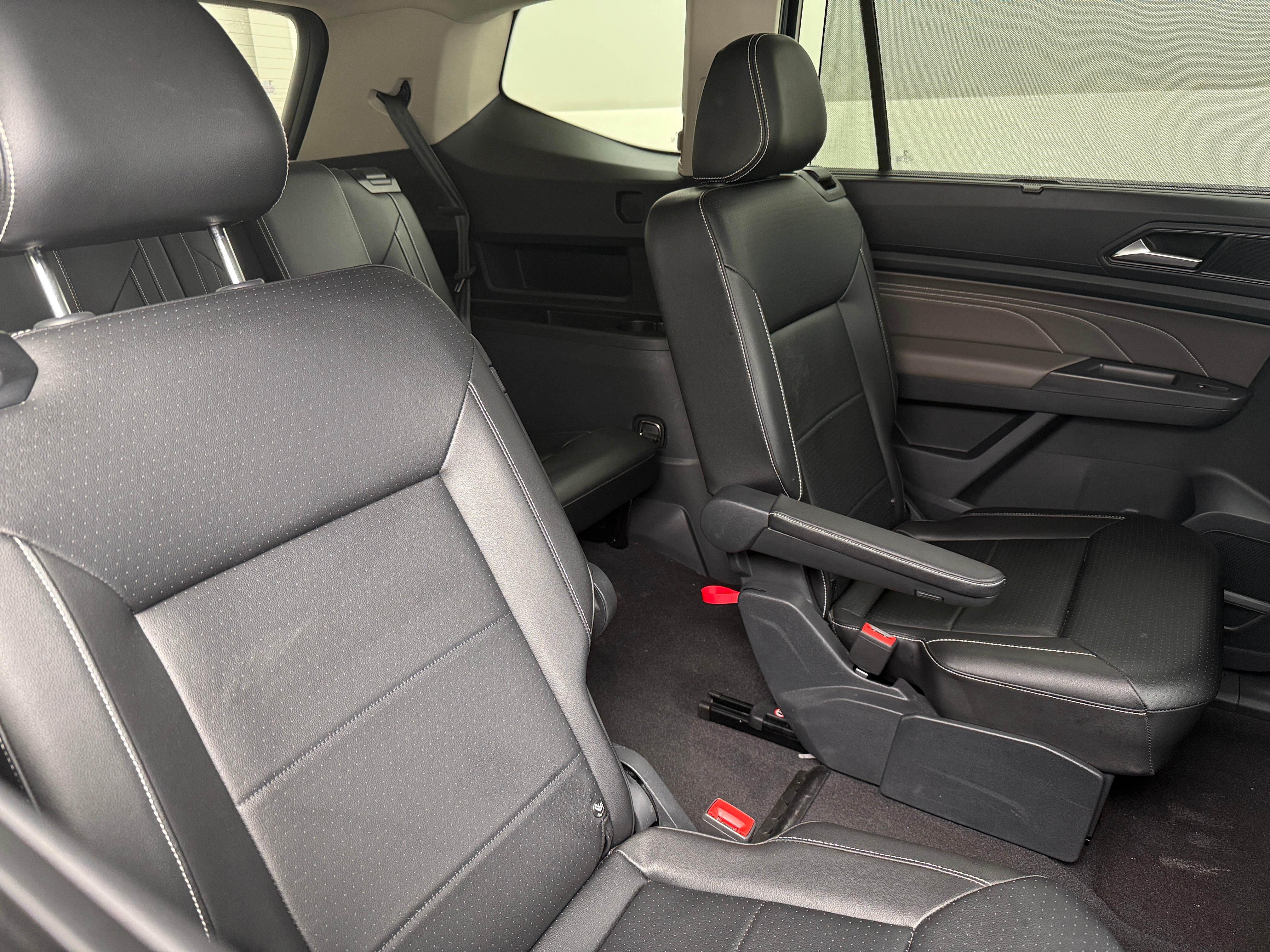 2021 Volkswagen Atlas SE w/Tech R-Line - Photo 4