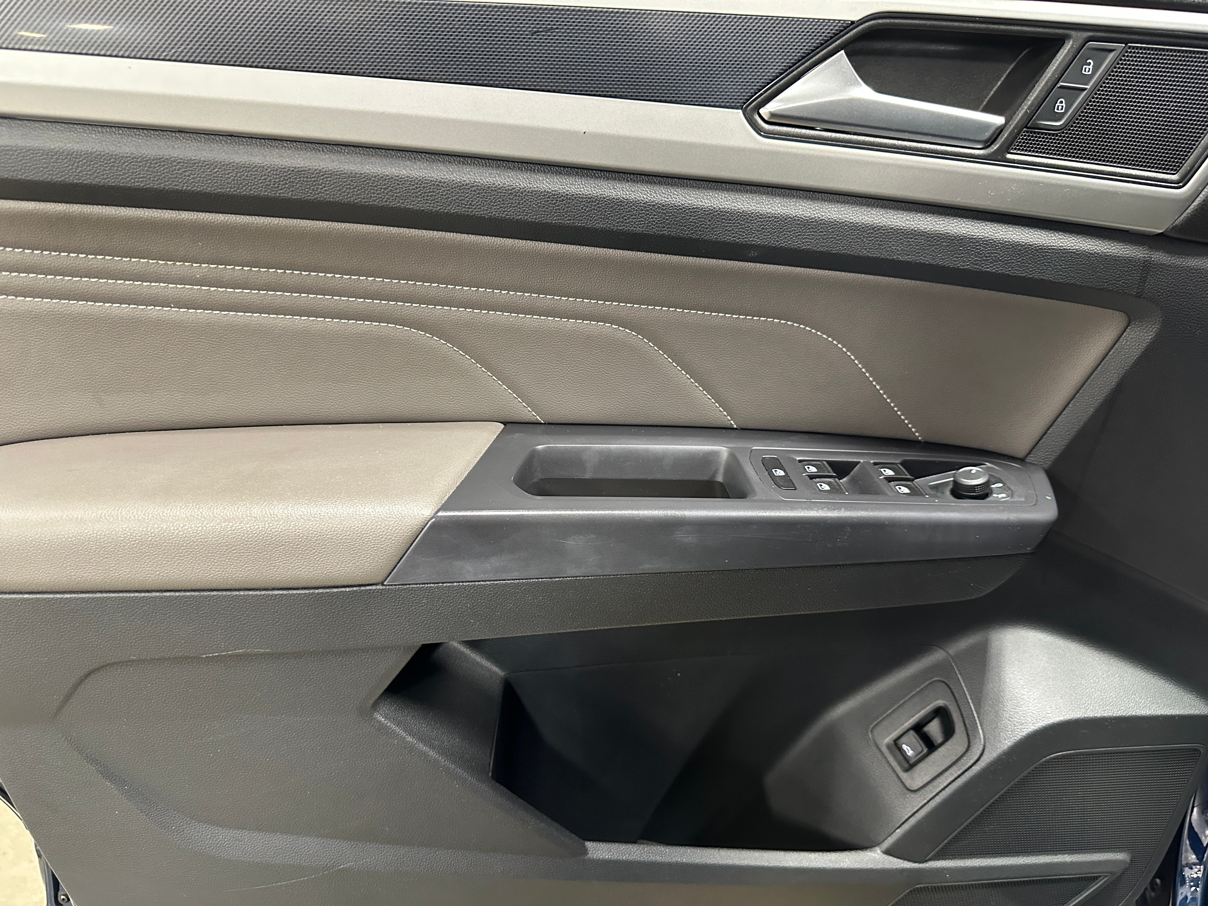 2021 Volkswagen Atlas SE w/Tech R-Line - Photo 9