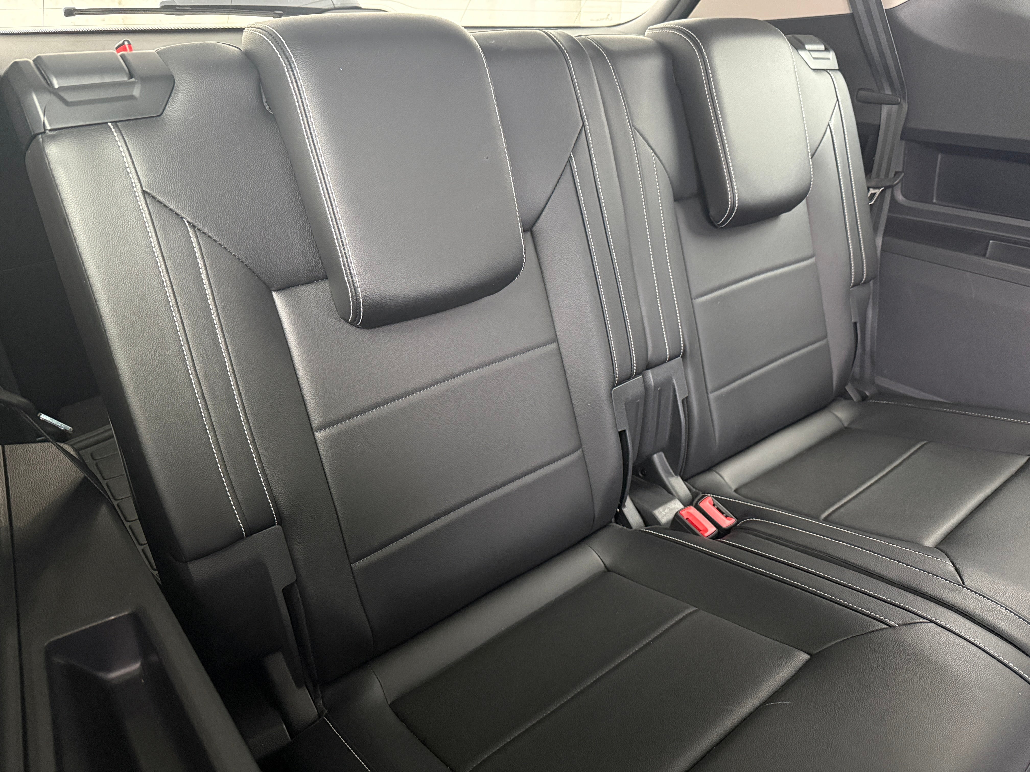 2021 Volkswagen Atlas SE w/Tech R-Line - Photo 16