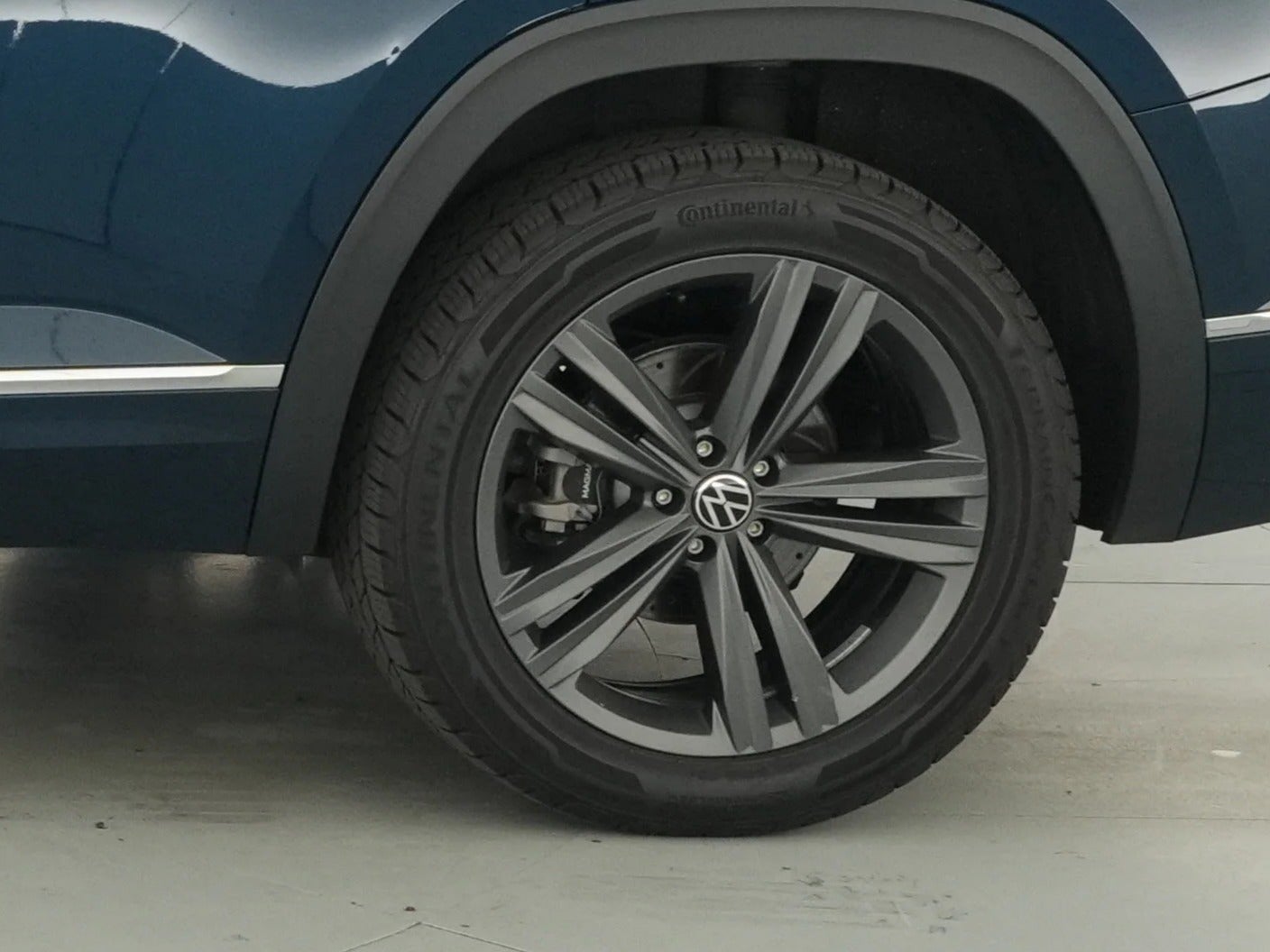2021 Volkswagen Atlas SE w/Tech R-Line - Photo 18
