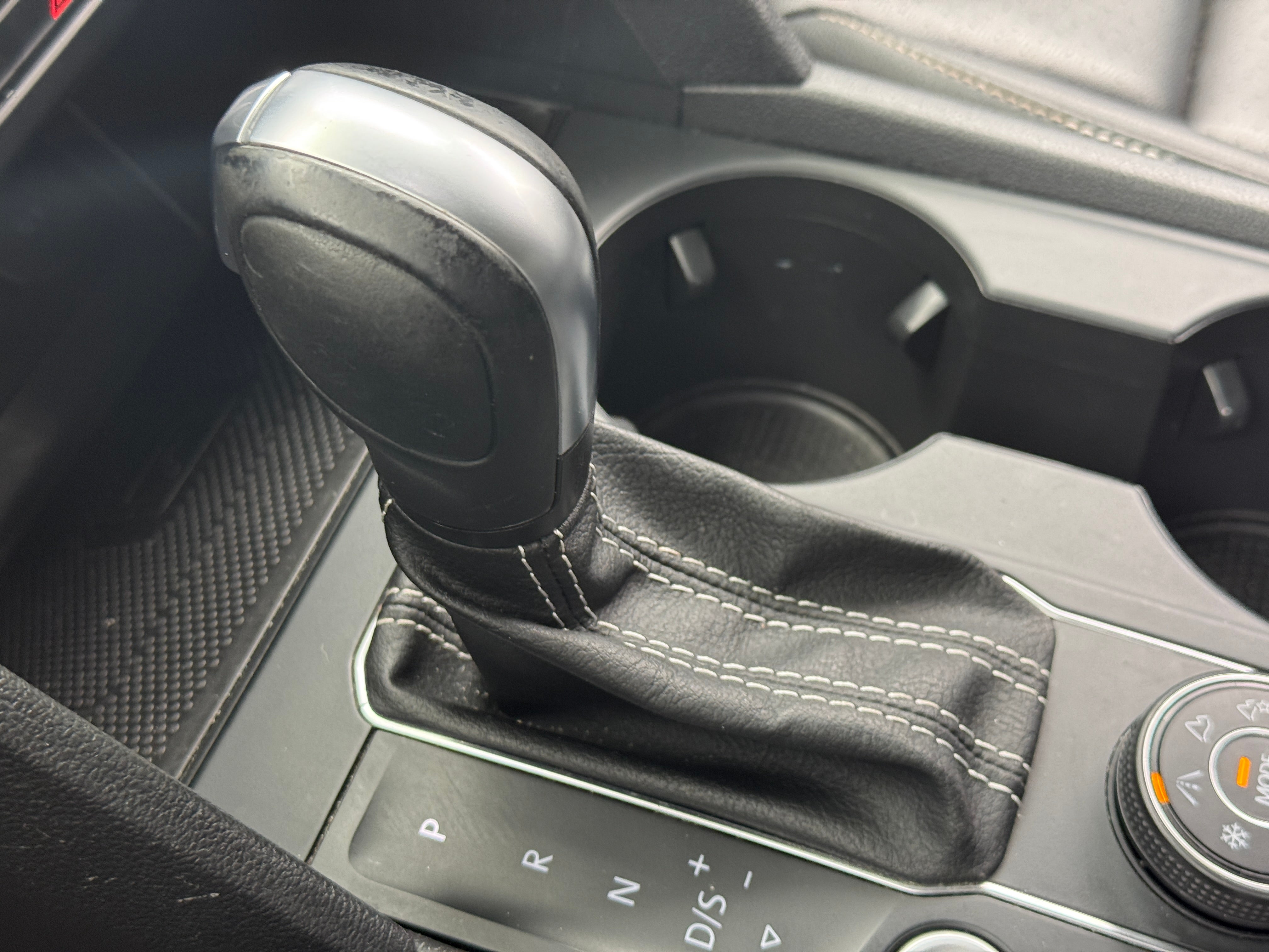2021 Volkswagen Atlas SE w/Tech R-Line - Photo 25