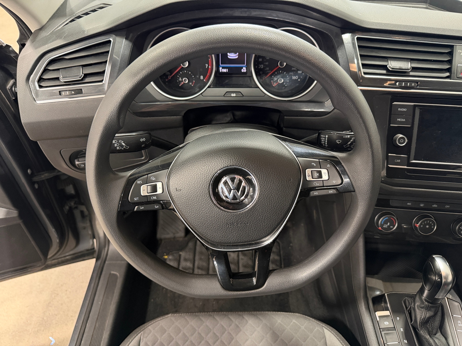 Thumbnail: 2018 Volkswagen Tiguan - 5