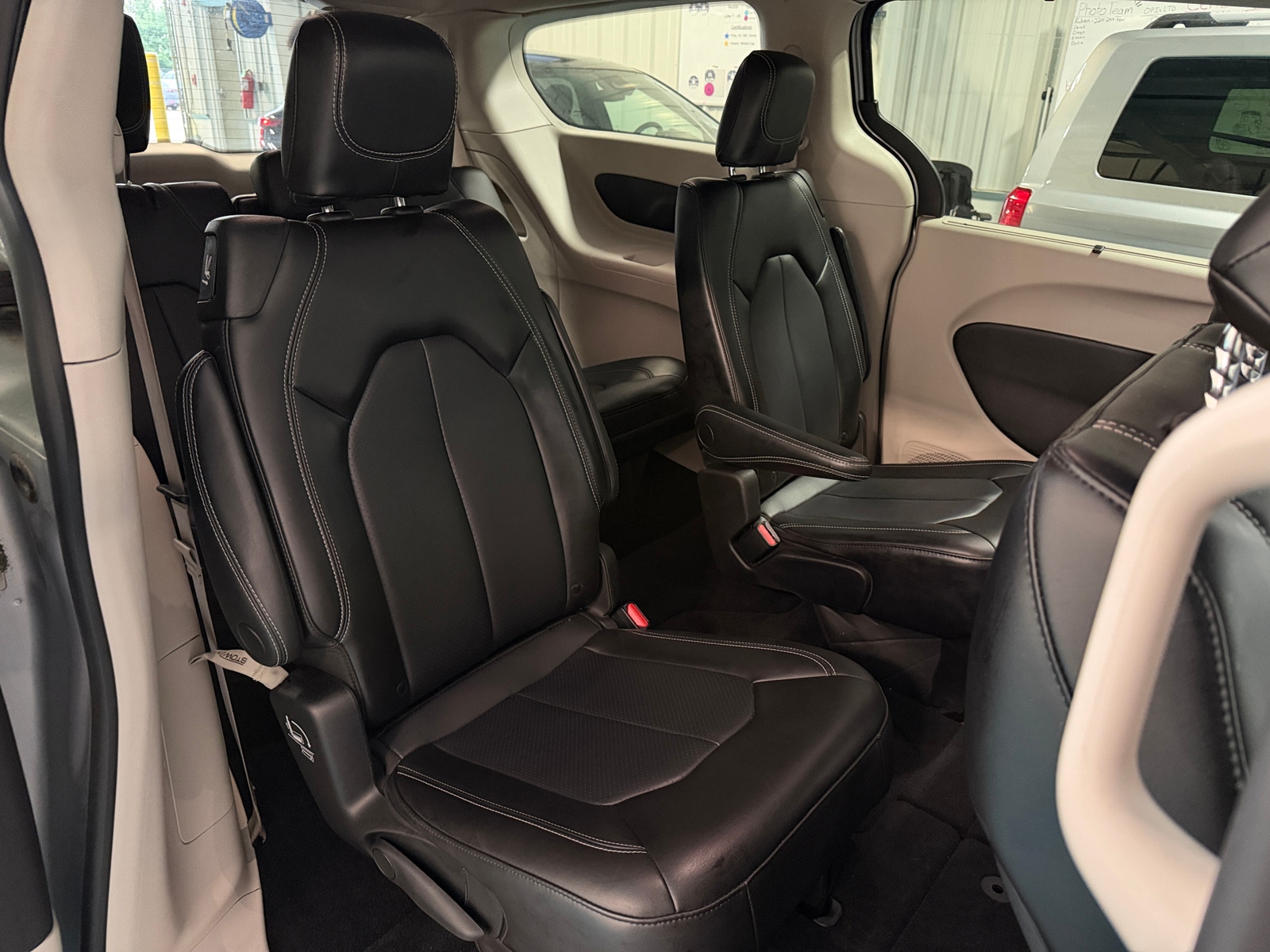 Thumbnail: 2023 Chrysler Pacifica - 5