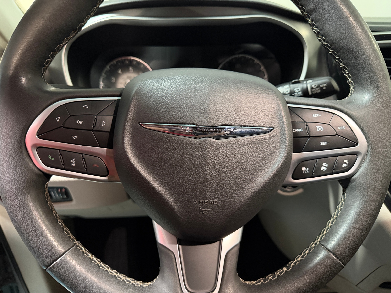 Thumbnail: 2023 Chrysler Pacifica - 4