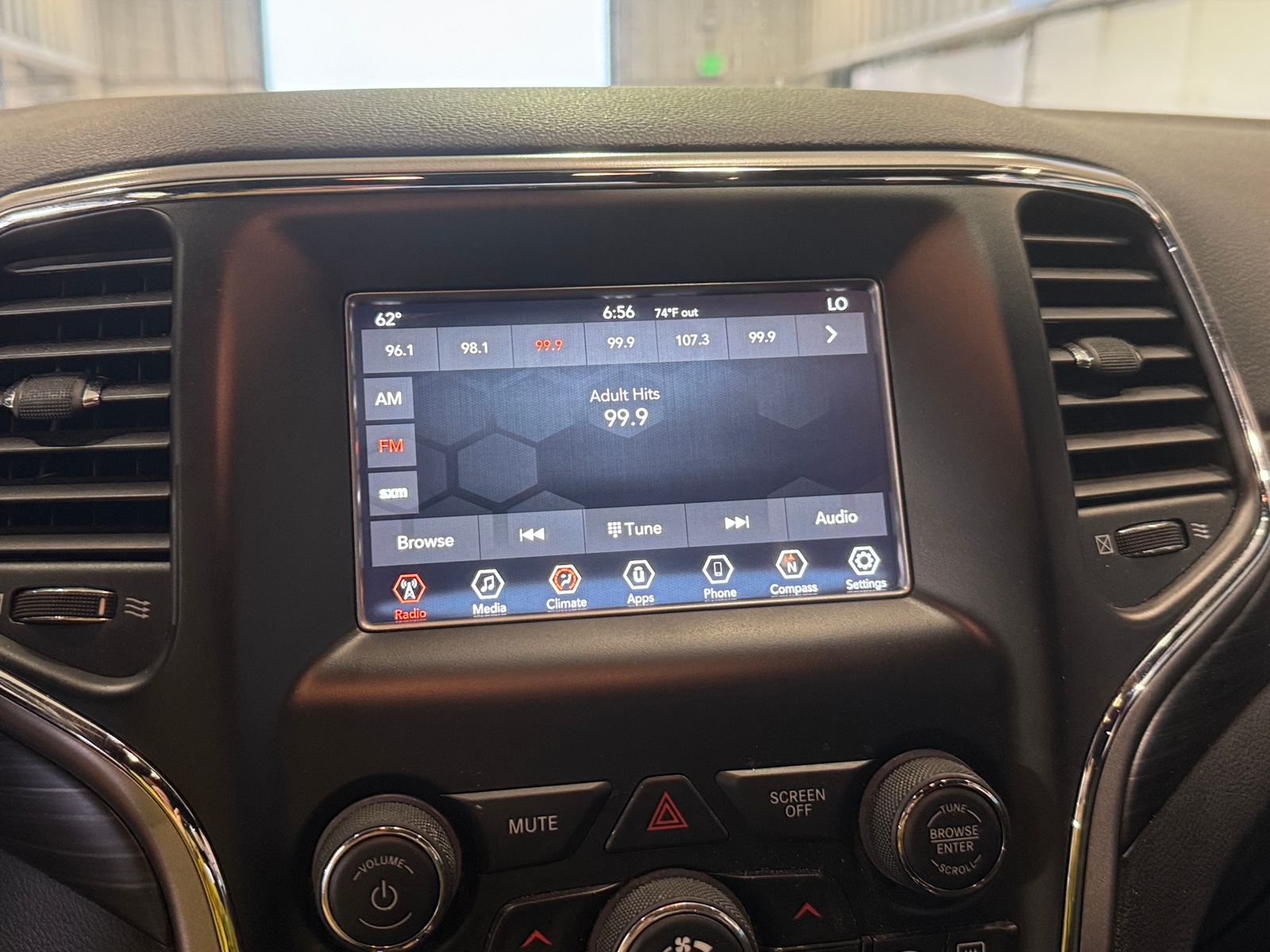 Thumbnail: 2020 Jeep Grand Cherokee - 4