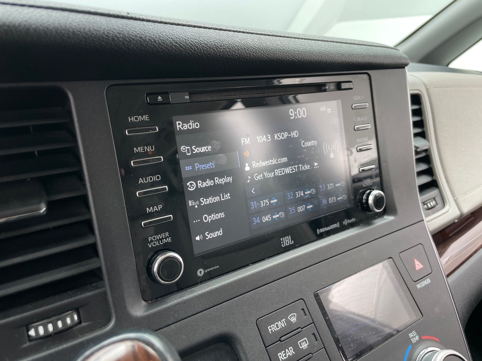 Thumbnail: 2019 Toyota Sienna - 3