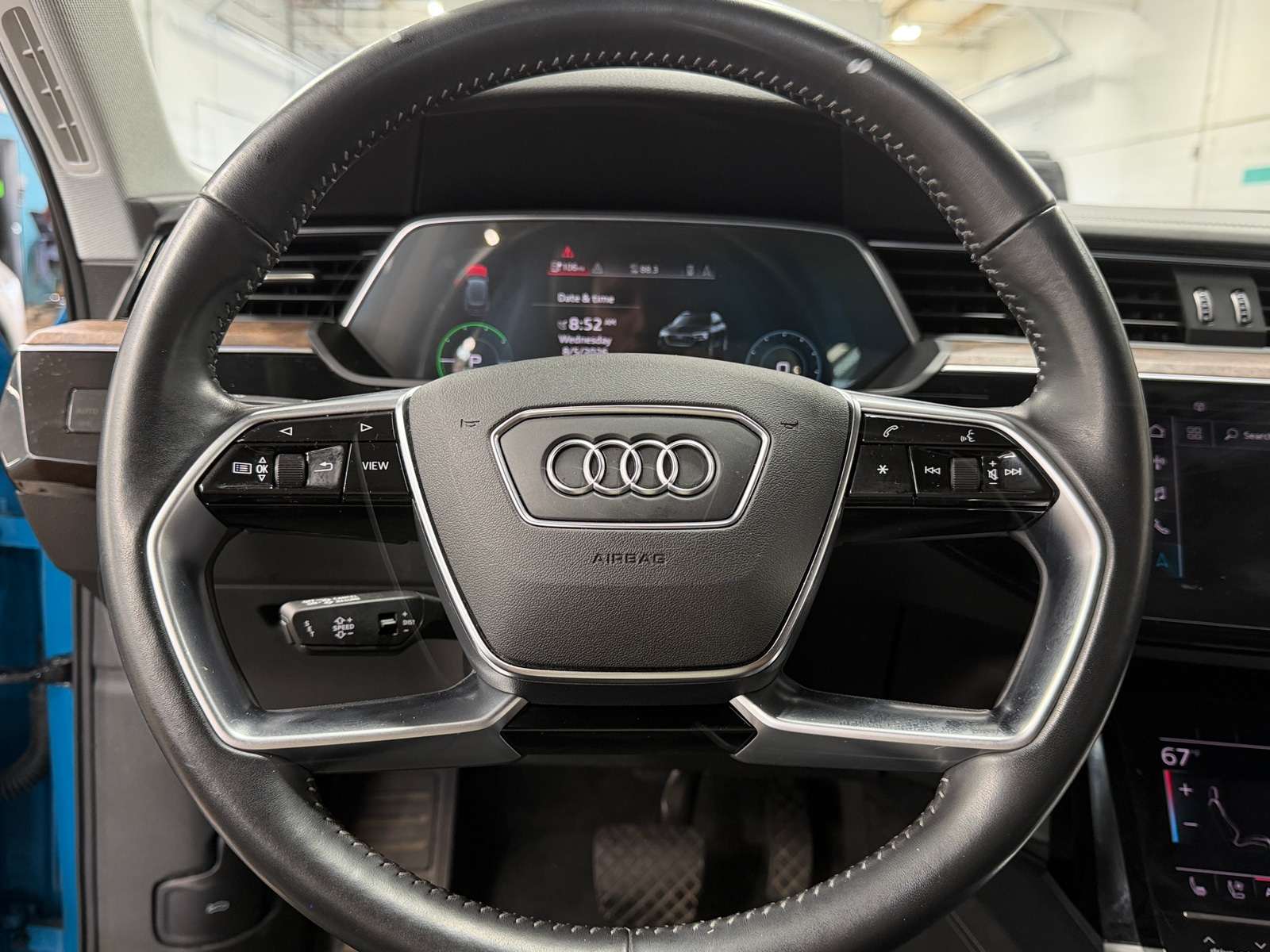 Thumbnail: 2019 Audi e-tron - 4