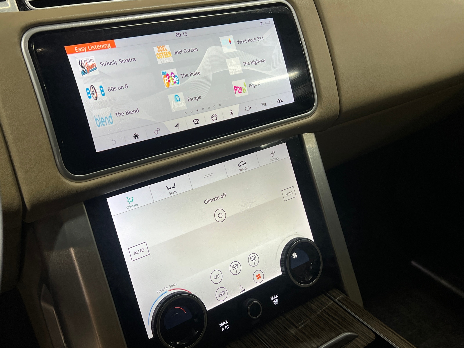 Thumbnail: 2019 Land Rover Range Rover - 3