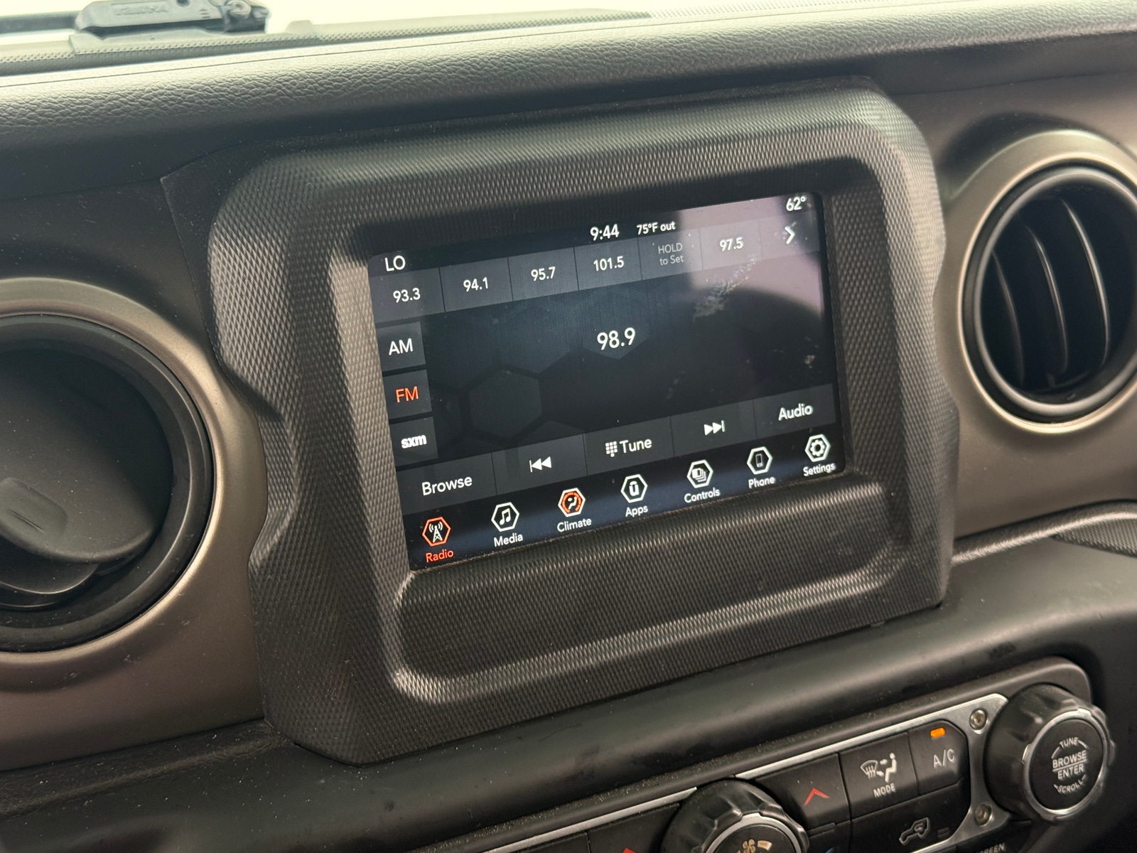 Thumbnail: 2021 Jeep Gladiator - 4