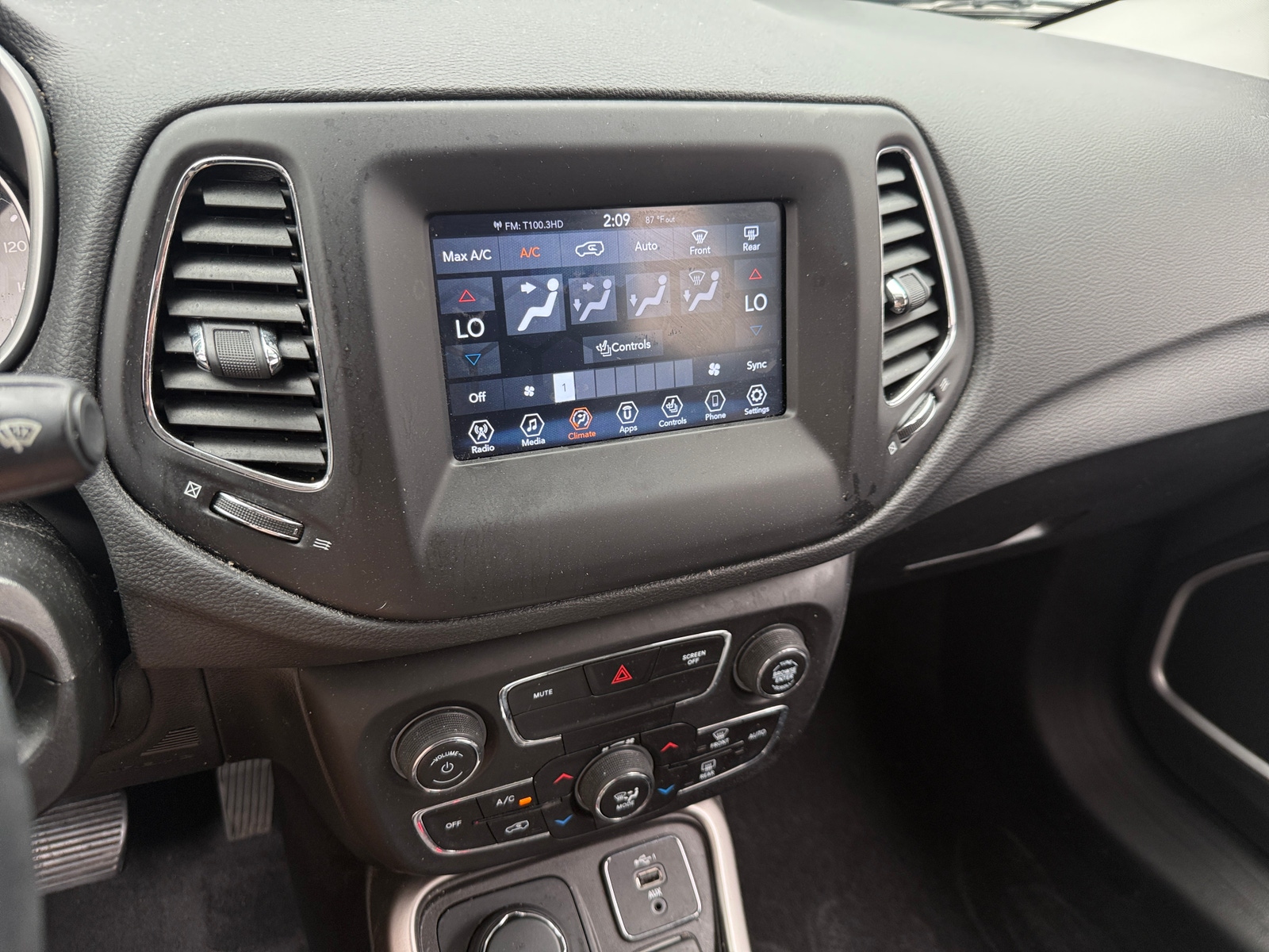 Thumbnail: 2019 Jeep Compass - 4