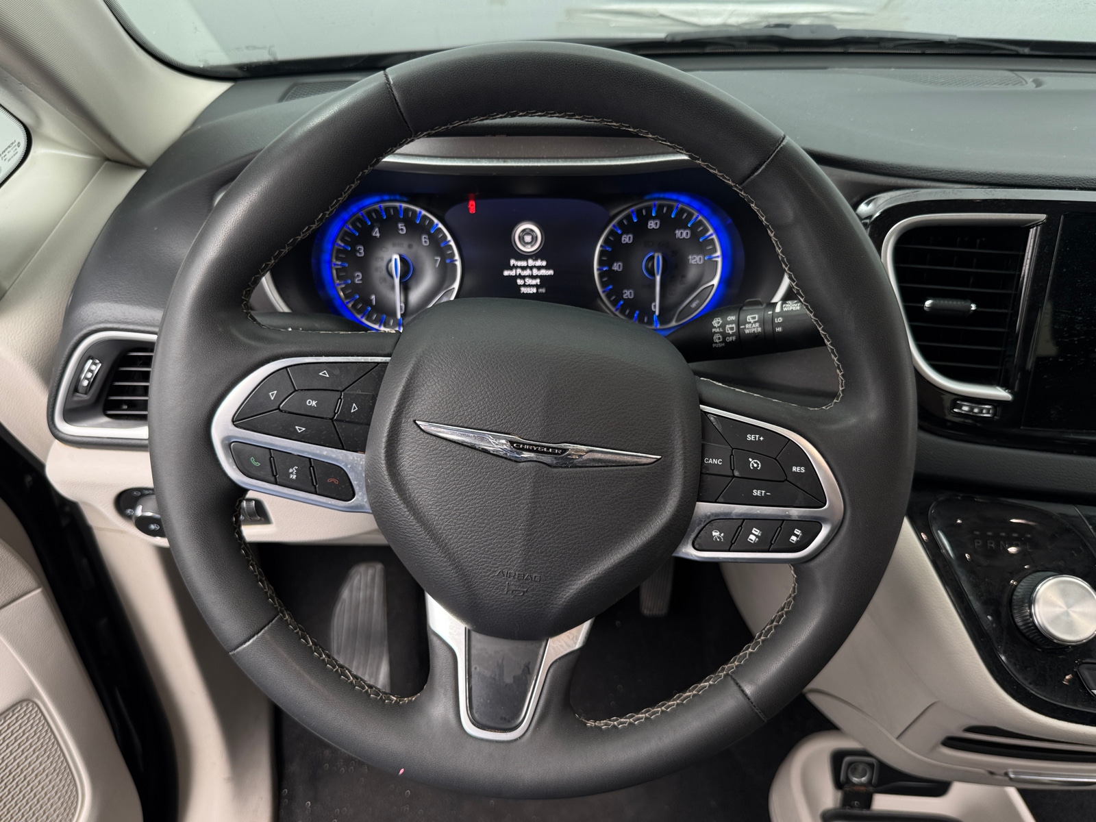 Thumbnail: 2023 Chrysler Pacifica - 4
