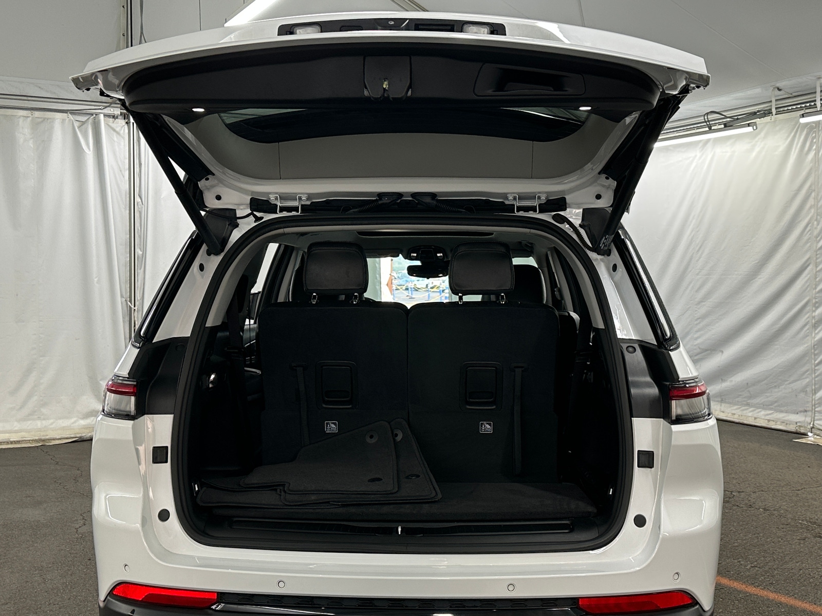 Thumbnail: 2023 Jeep Grand Cherokee L - 6