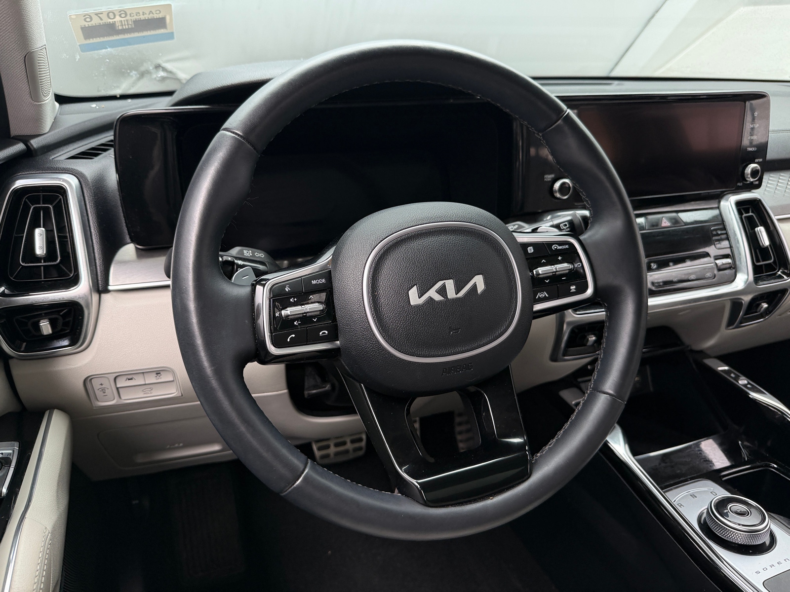 Thumbnail: 2023 Kia Sorento - 4