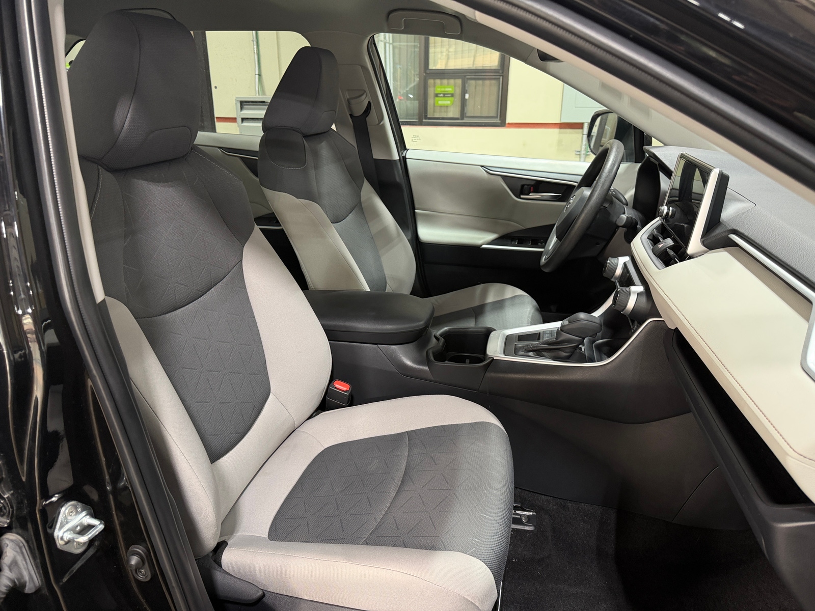 Thumbnail: 2025 Toyota RAV4 - 2