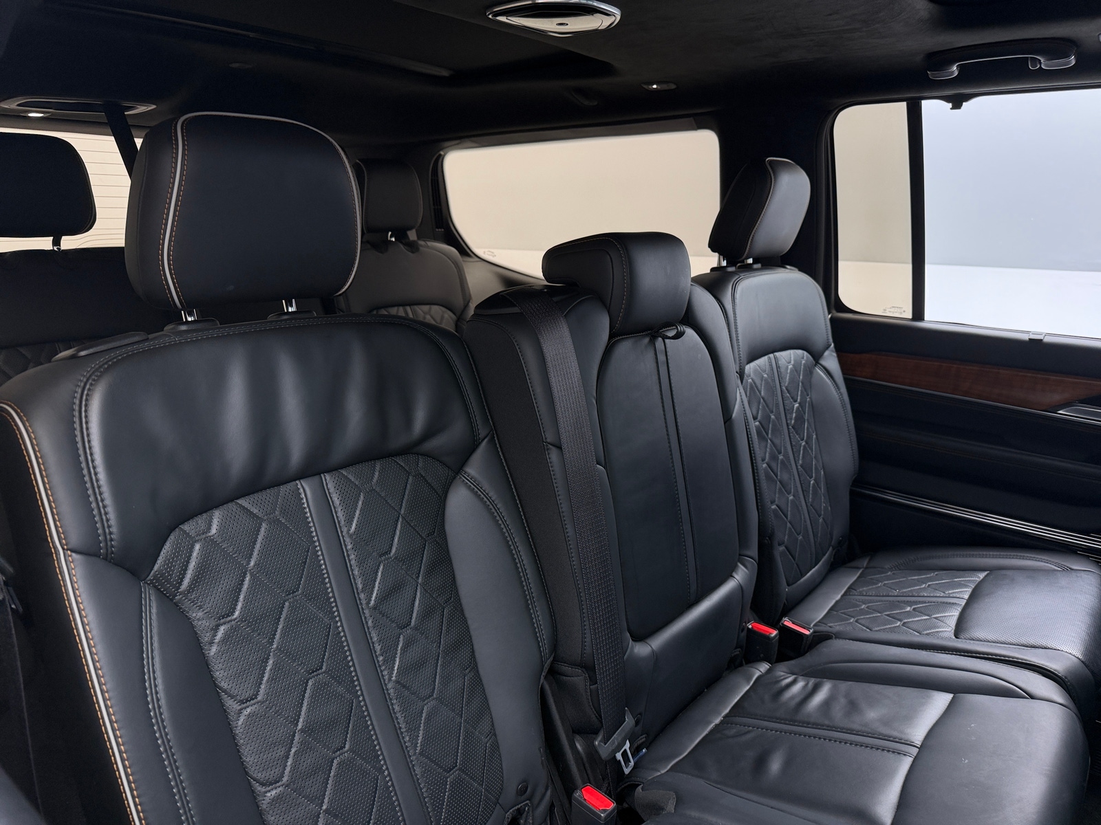Thumbnail: 2022 Jeep Grand Wagoneer - 5