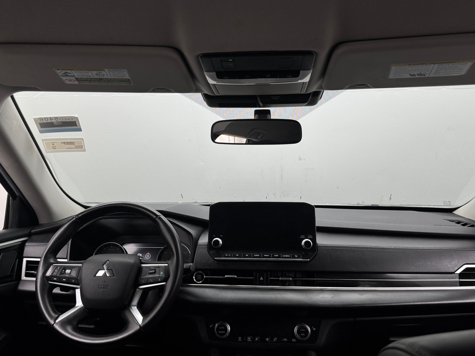 Thumbnail: 2024 Mitsubishi Outlander - 3