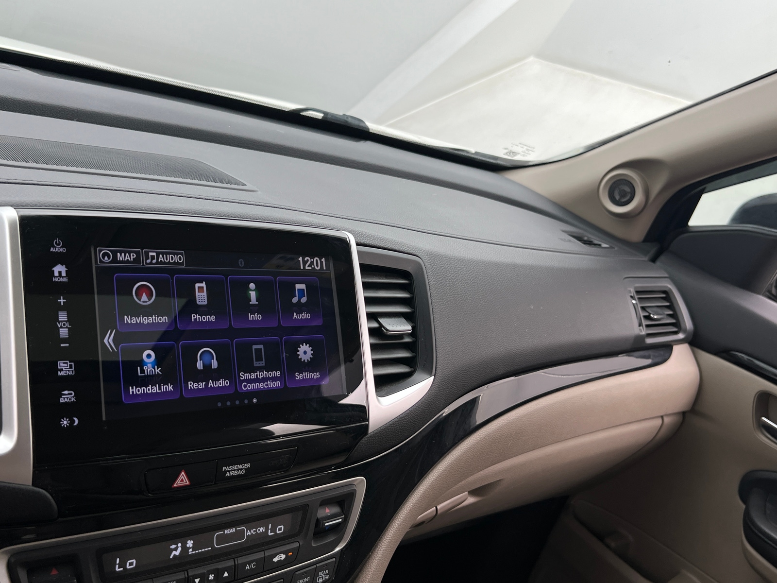 Thumbnail: 2017 Honda Pilot - 3