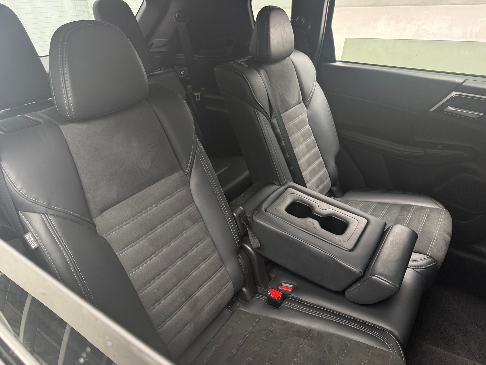 Thumbnail: 2024 Mitsubishi Outlander - 5