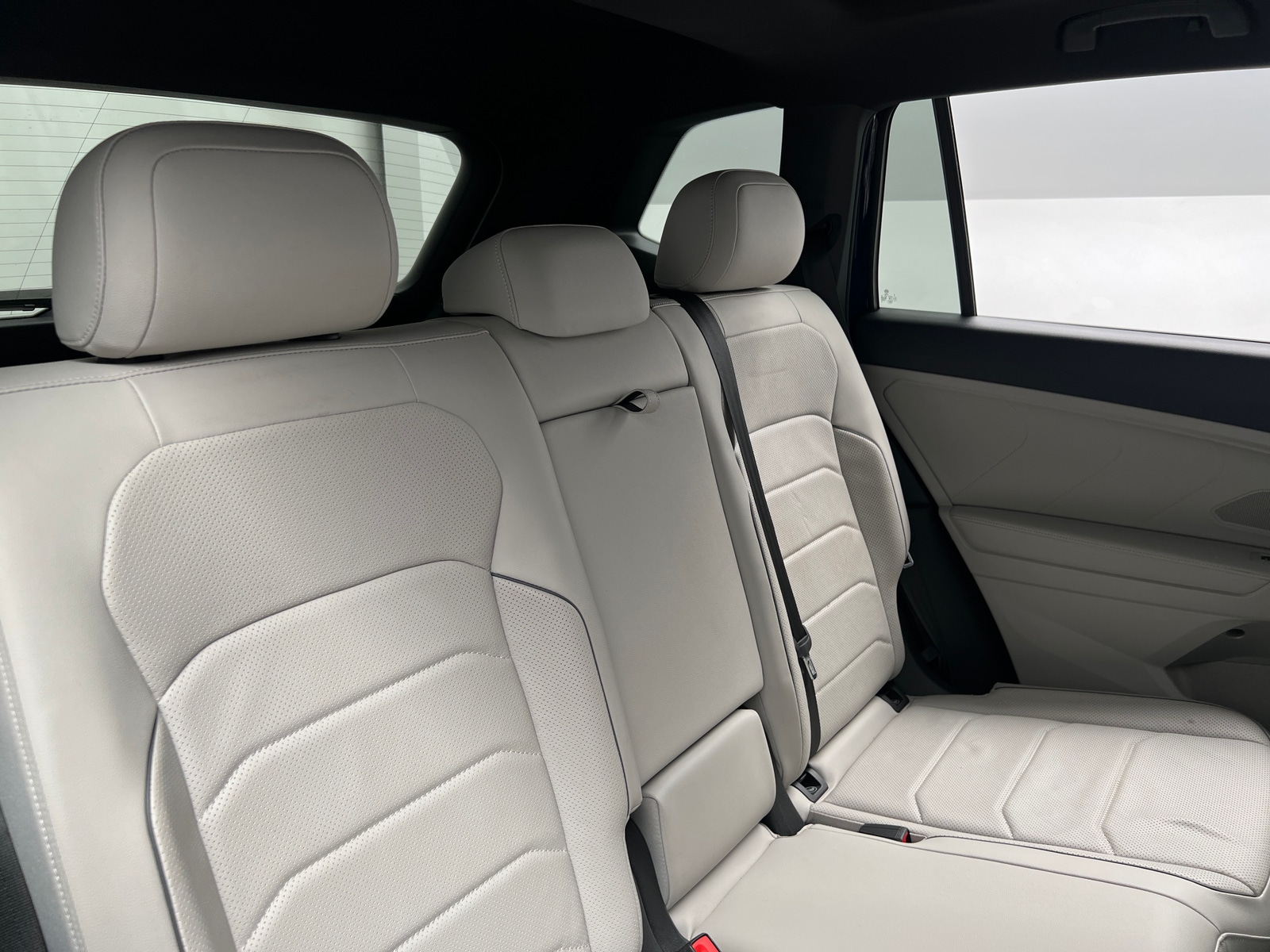 Thumbnail: 2022 Volkswagen Tiguan - 5